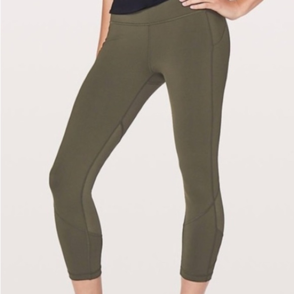 Lululemon Athletica olive green/army green Capri leggings size 4 workout pants​​